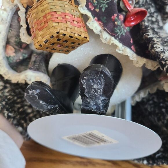 Vintage Artisan OOAK Handcrafted Old Woman Peddler Doll With Treasures And Stand - Picture 13 of 15